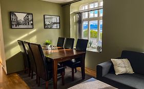 Two-Bedroom City Apartment With Fire Place, Free Parking And Fjordview Terrace - Calm And Central