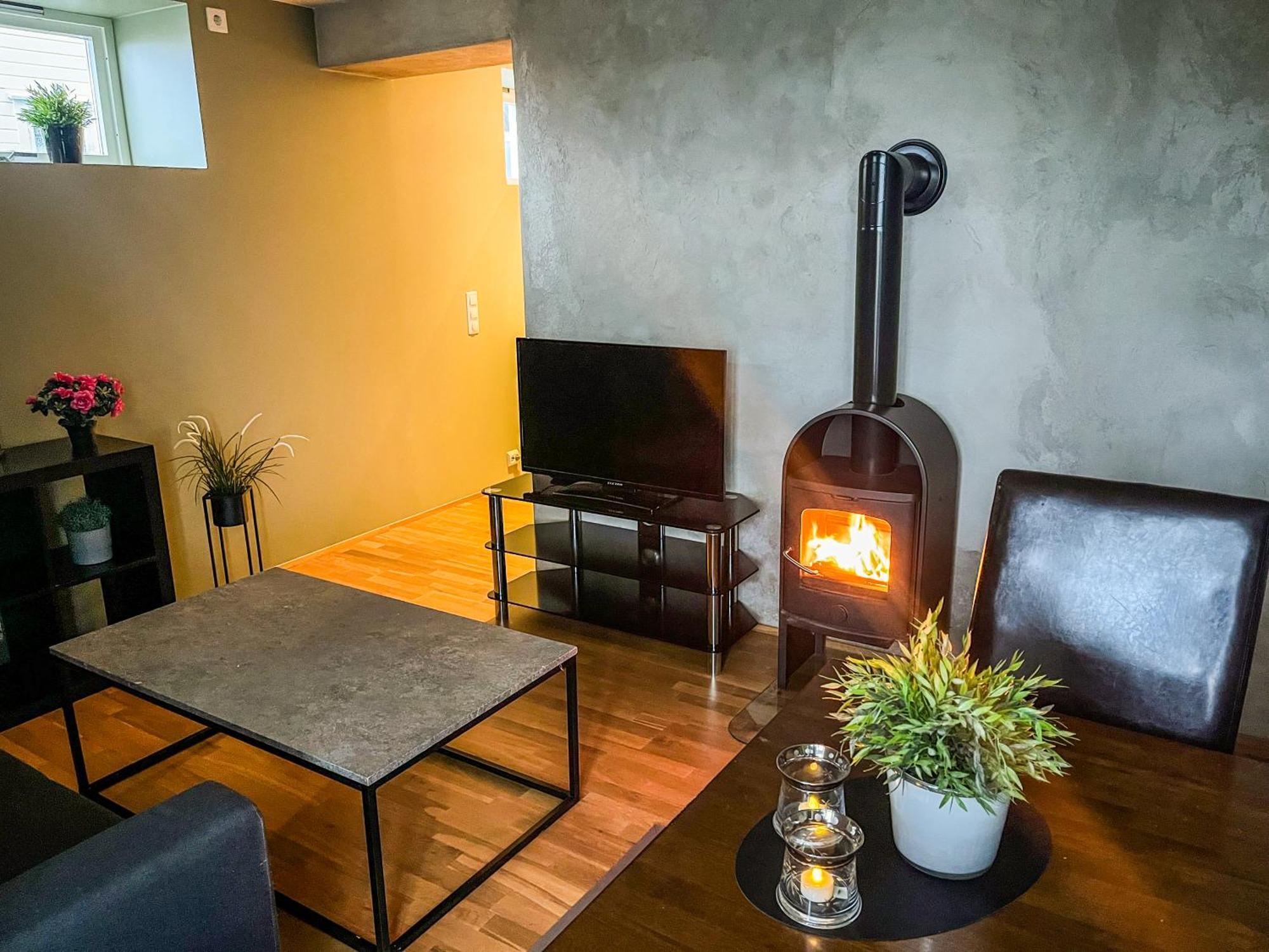 Two-Bedroom City Apartment With Fire Place, Free Parking And Fjordview Terrace - Calm And Central Ålesund Buitenkant foto