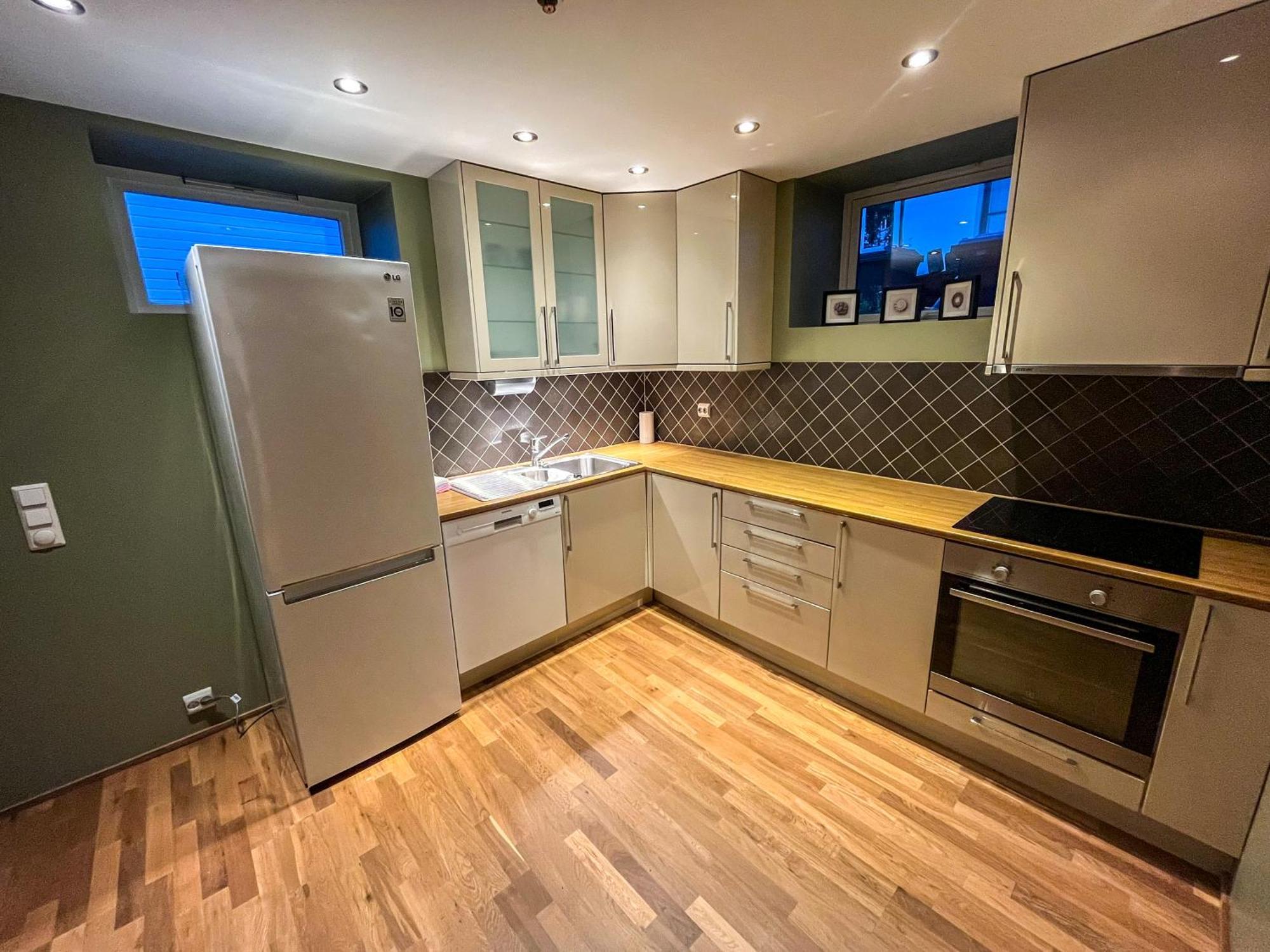 Two-Bedroom City Apartment With Fire Place, Free Parking And Fjordview Terrace - Calm And Central Ålesund Buitenkant foto
