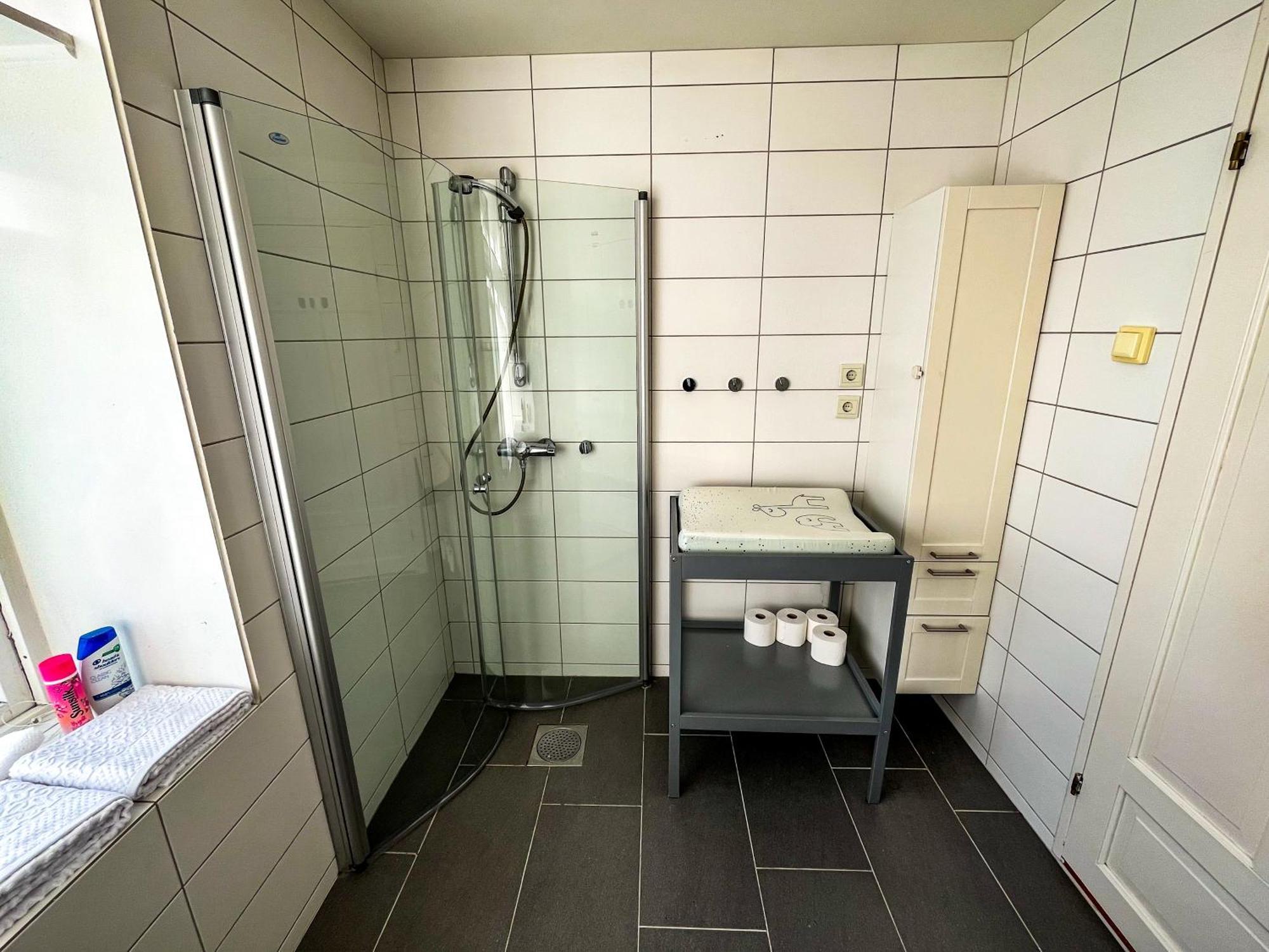 Two-Bedroom City Apartment With Fire Place, Free Parking And Fjordview Terrace - Calm And Central Ålesund Buitenkant foto