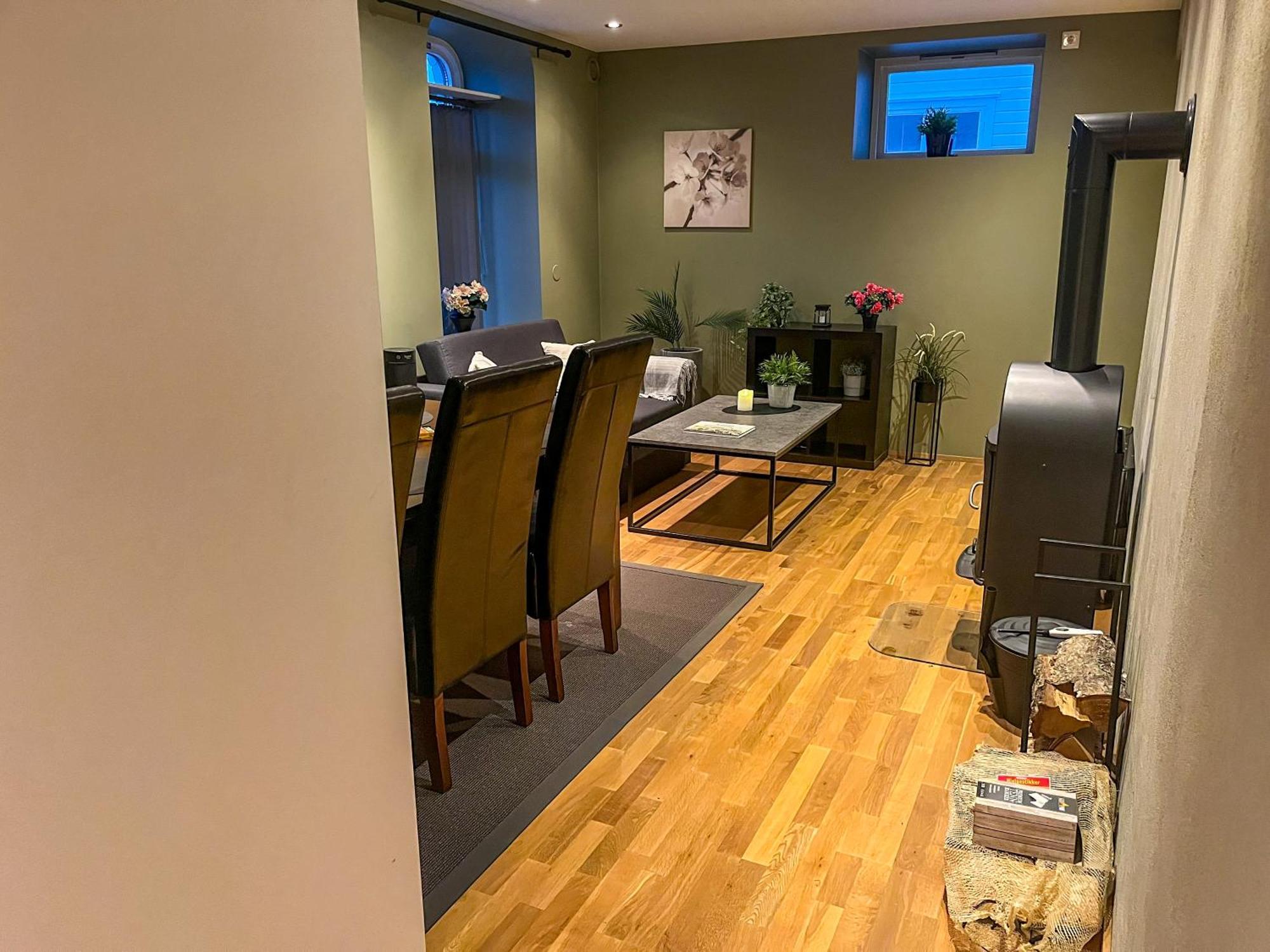 Two-Bedroom City Apartment With Fire Place, Free Parking And Fjordview Terrace - Calm And Central Ålesund Buitenkant foto