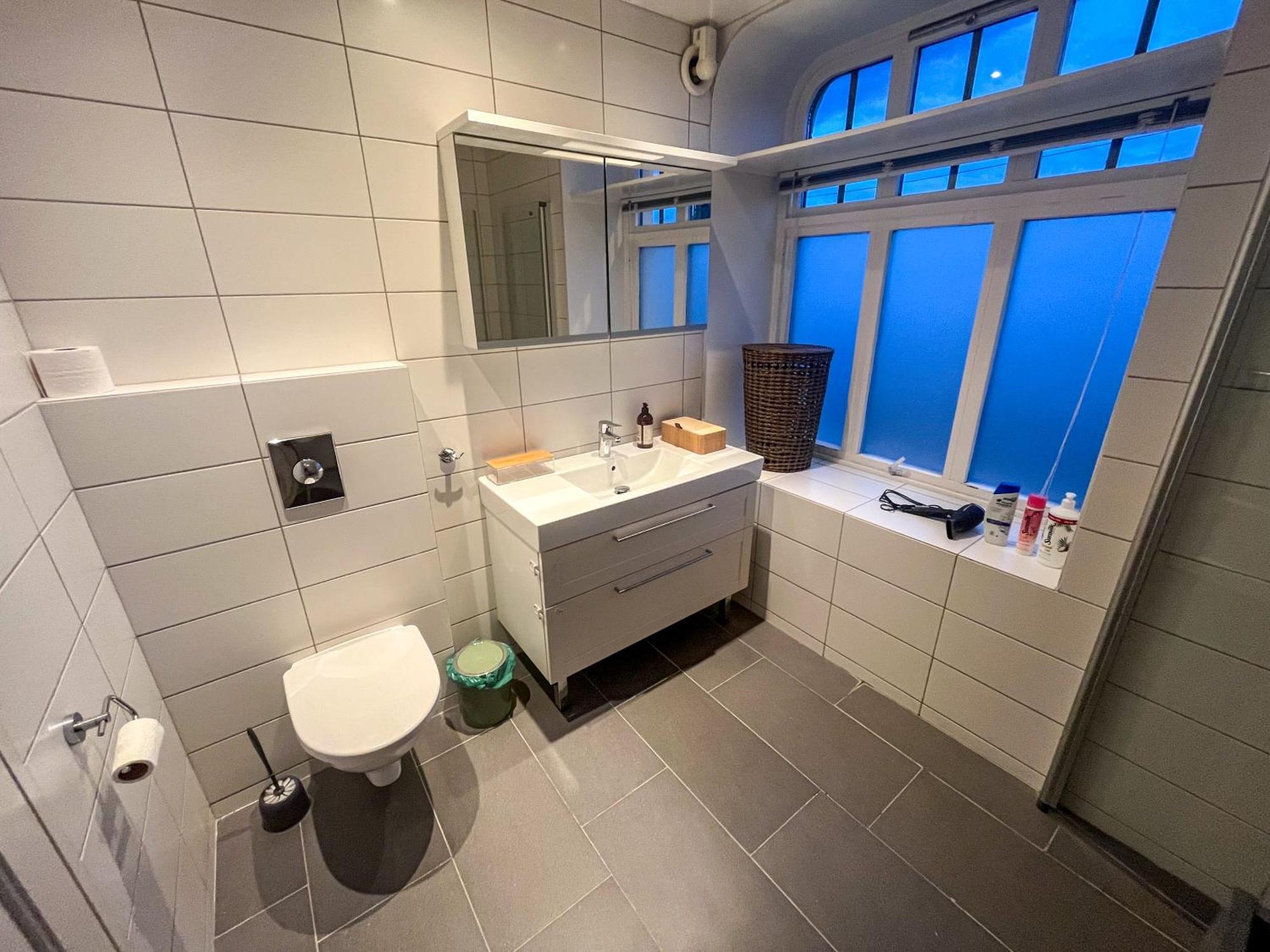 Two-Bedroom City Apartment With Fire Place, Free Parking And Fjordview Terrace - Calm And Central Ålesund Buitenkant foto